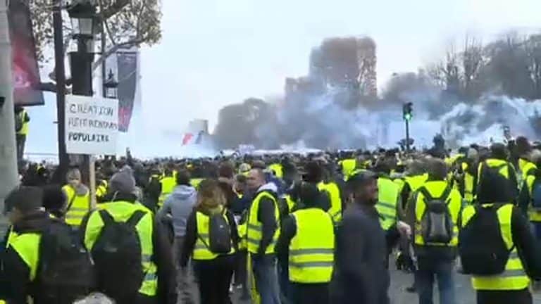 W sobotę we Francji znów może być gorąco – „Żółte Kamizelki” wzywają do kolejnych demonstracji