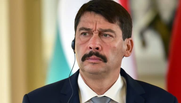 Na Węgrzech prezydent podpisał tzw. „ustawę niewolniczą”