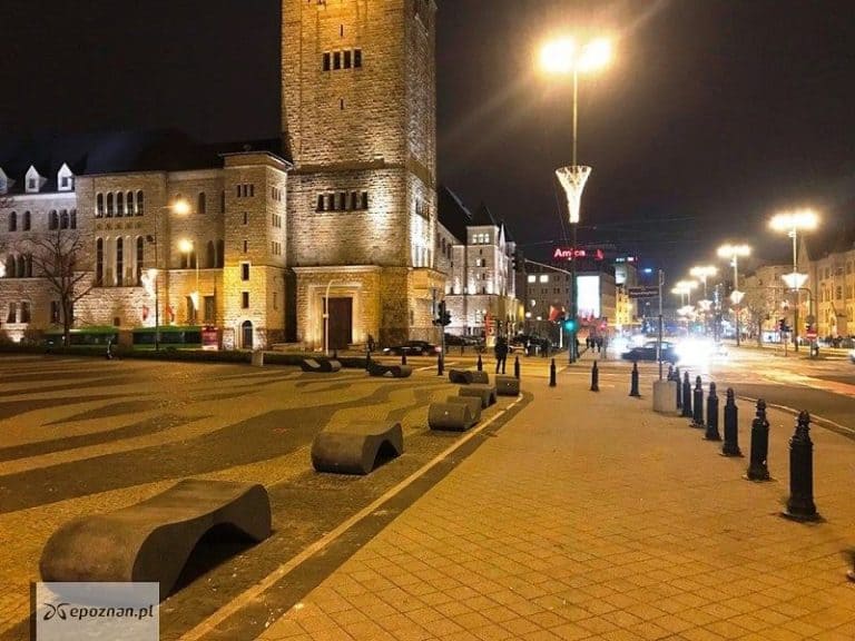 W Poznaniu zamontowano „antyterrorystyczne ławeczki”…