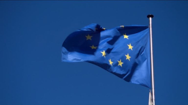Bundesrat uchwalił prawną ochronę flagi i hymnu UE