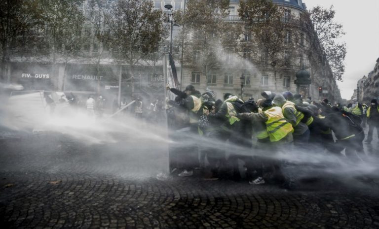 Francuski premier zapowiada użycie przez policję przeciwko uczestnikom protestów „żółtych kamizelek” specjalnej substancji