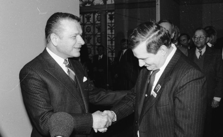 Czy Kiszczak szantażował Wałęsę i przyznawał się do niszczenia teczek Kościoła?