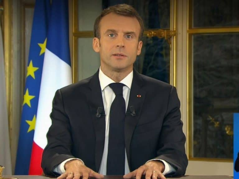 Francja: Macron zapowiedział dyskryminację osób niezaszczepionych
