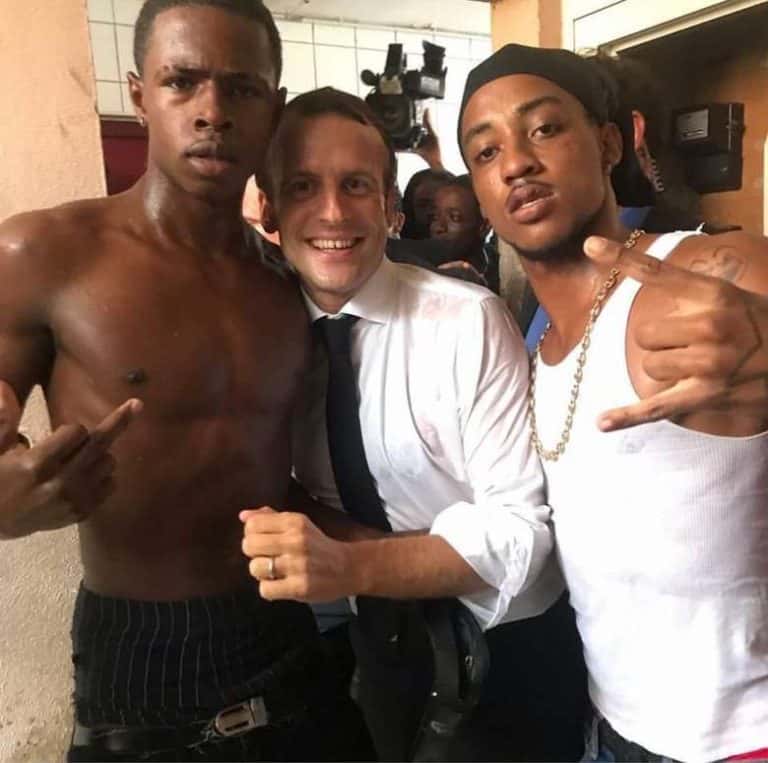 Emmanuel Macron obiecał młodym Francuzom… darmowe prezerwatywy