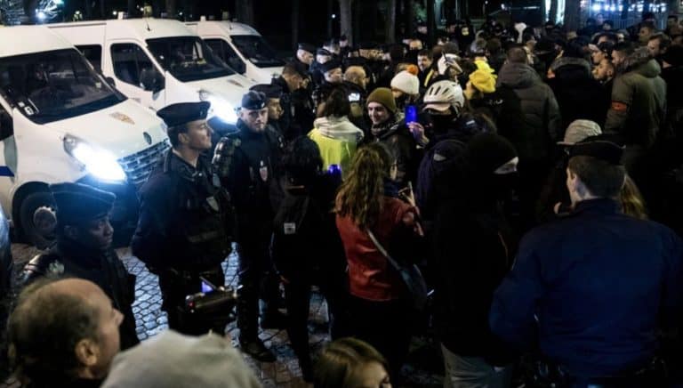 „Żółte kamizelki” chcą opanować Wersal