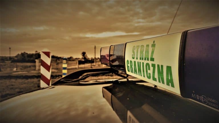 Straż Graniczna zatrzymała migrantów z Afryki, którzy dostali się do Polski przez zieloną granicę
