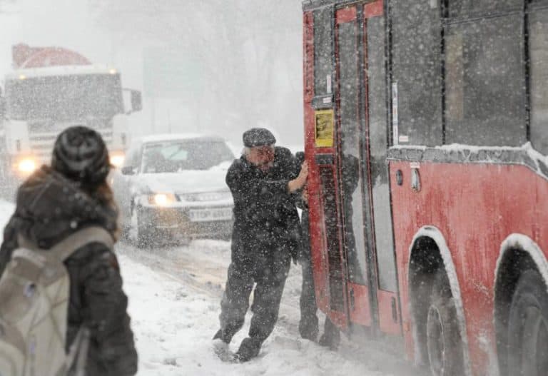 W Lublinie kierowca autobusu wyrzucił chłopca z pojazdu ponieważ… miał na kurtce śnieg
