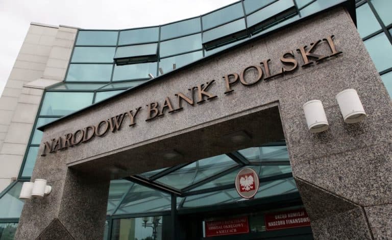 Prawnik NBP tłumaczy kuriozalne wynagrodzenia w tej instytucji
