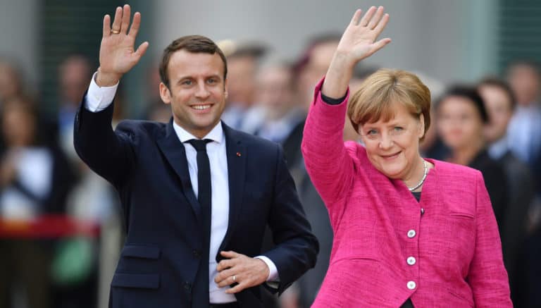 Merkel i Macron szykują wielki skok na pieniądze Polaków