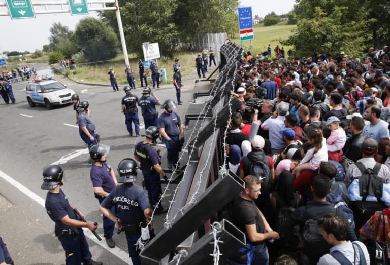Komisja Europejska grozi Węgrom pozwem za ustawy antyimigracyjne