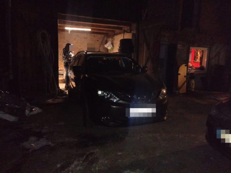 Policjanci odzyskali sześć skradzionych samochodów i motocykl