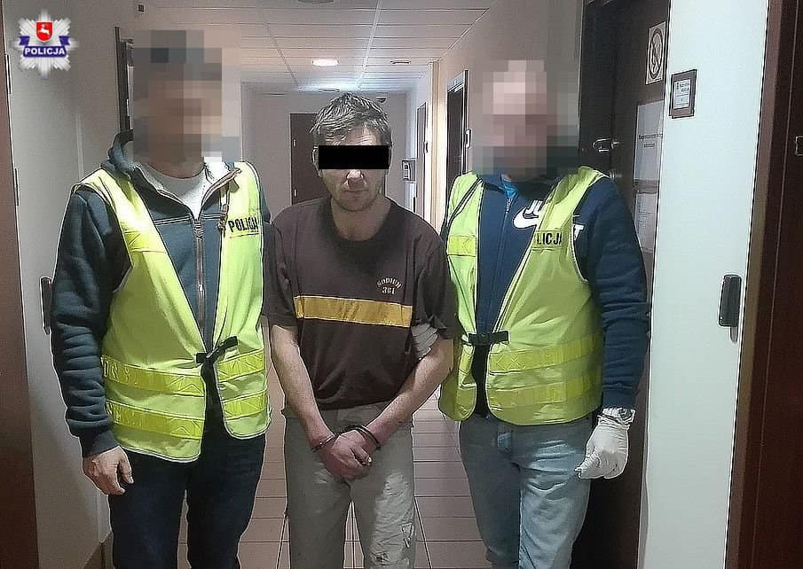 Ślady na śniegu zaprowadziły policjanta prosto do włamywacza