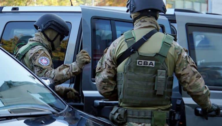 Wysawili fikcyjne faktury na 250 mln zł, dwaj Wietnamczycy zatrzymani przez CBA