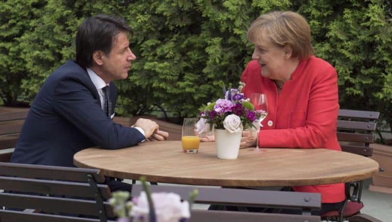 Afera we Włoszech: Media opublikowały prywatną rozmowę Conte z Merkel