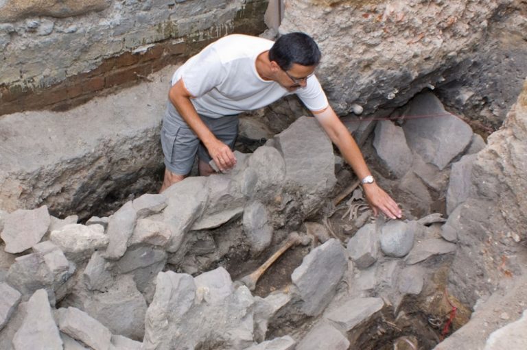 Archeolodzy: średniowieczne Gniezno miało wysoką rangę, chociaż jego relikty zachowały się słabo