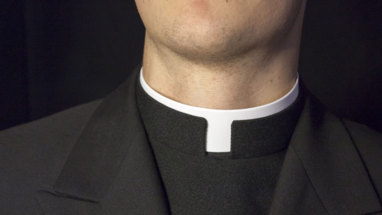 Francja: Para emerytów niesłusznie oskarżyła księdza o molestowanie seksualne dzieci