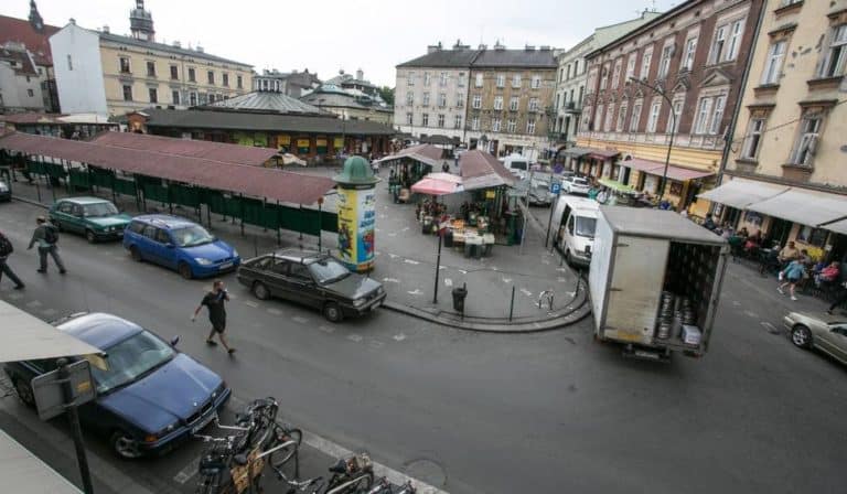 W krakowskim Kazimierzu przedsiębiorcy protestują przeciwko ustanowieniu „strefy czystego powietrza”