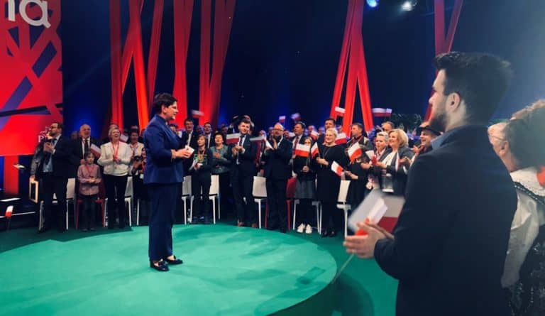 PiS zapowiedział rozszerzenie programu „500 plus” na pierwsze dziecko