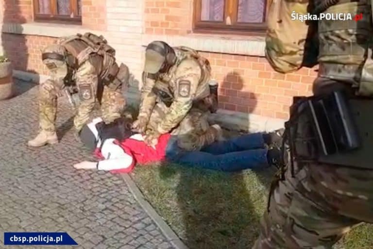 Policja zatrzymała studenta podejrzanego o wysadzenie budynku w Bielsku-Białej /film/