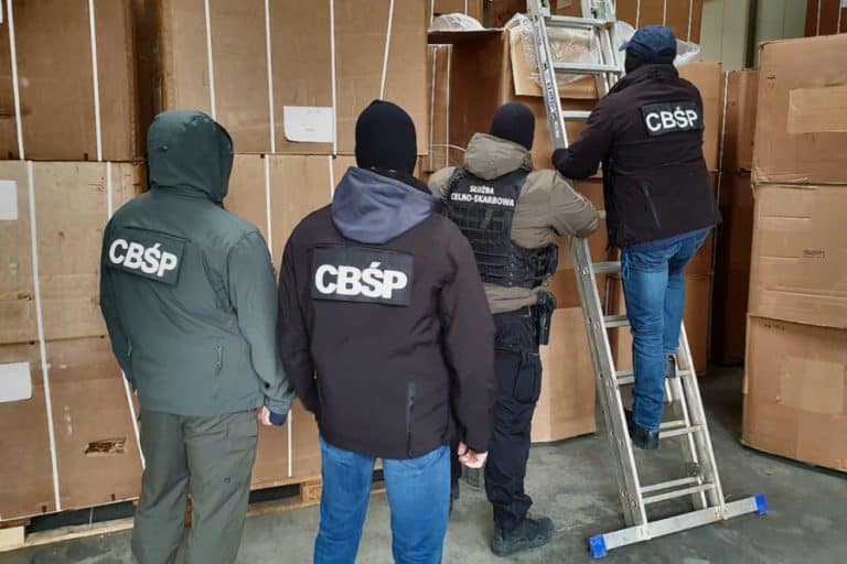 Funkcjonariusze CBŚP i KAS przejęli ponad 70 ton tytoniu