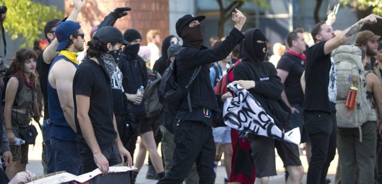 USA: Działacz Antify zaatakował zwolennika Donalda Trumpa, który okazał się być… zawodnikiem MMA (VIDEO)