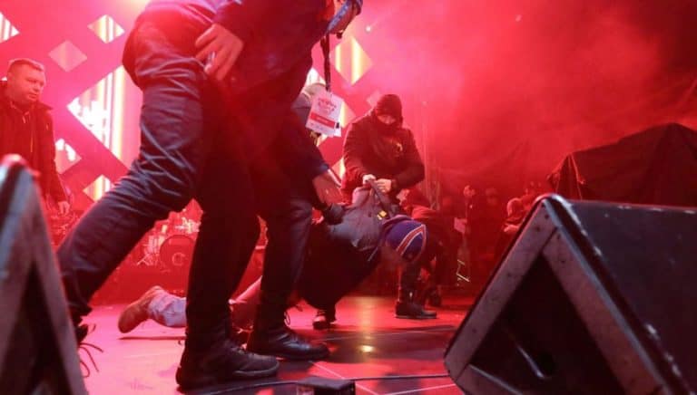 Biegli zbadają, czy ratownicy medyczni udzielający pomocy Pawłowi Adamowiczowi nie popełnili błędu