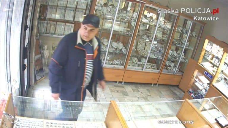 Katowice: mężczyzna ukradł biżuterię wartą 40 tysięcy złotych, policja publikuje jego wizerunek