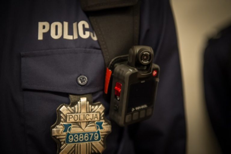 Polscy policjanci będą mieli wyszyte nazwiska na swoich mundurach