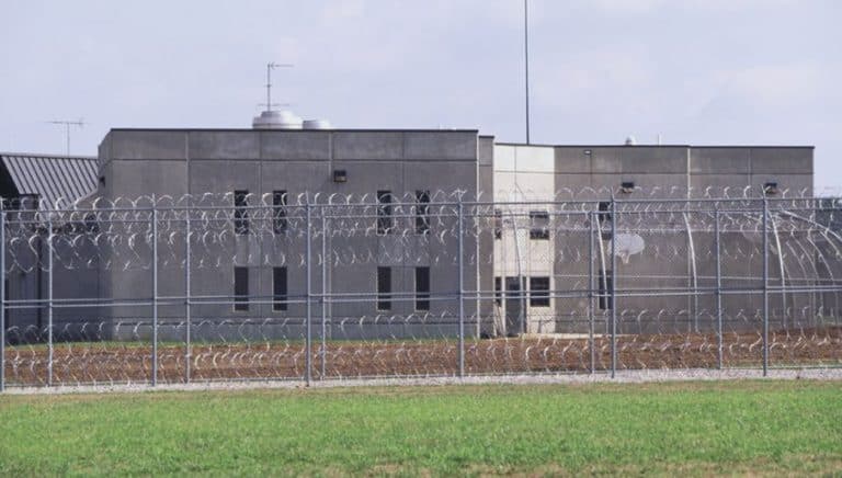 Omyłkowo wypuścili 10 skazanych na wolność z powodu błędów w obliczaniu ich wyroków