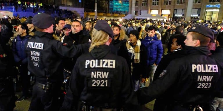 Sprawcy głośnych napaści seksualnych w noc sylwestrową w Kolonii uniknęli kary