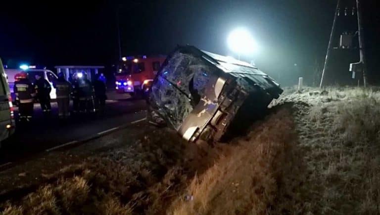 Urwane koło ciężarówki uderzyło w autobus, którym jechała grupa Ukraińców