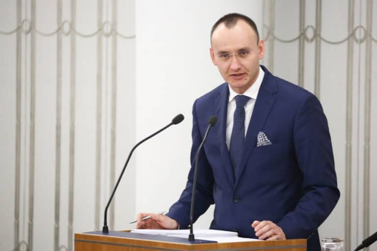 Rzecznik praw dziecka: Samorząd terytorialny nie ma uprawnień w sprawie programu nauczania