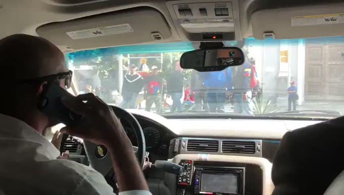 W stolicy Wenezueli zaatakowano samochód, którym jechał