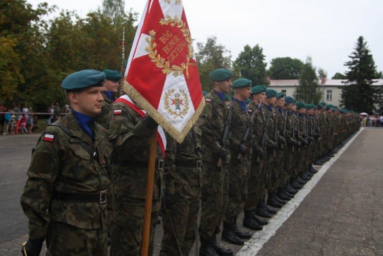 Ordo Iuris: Hasło „Bóg, Honor, Ojczyzna” w paszportach zgodne z Konstytucją