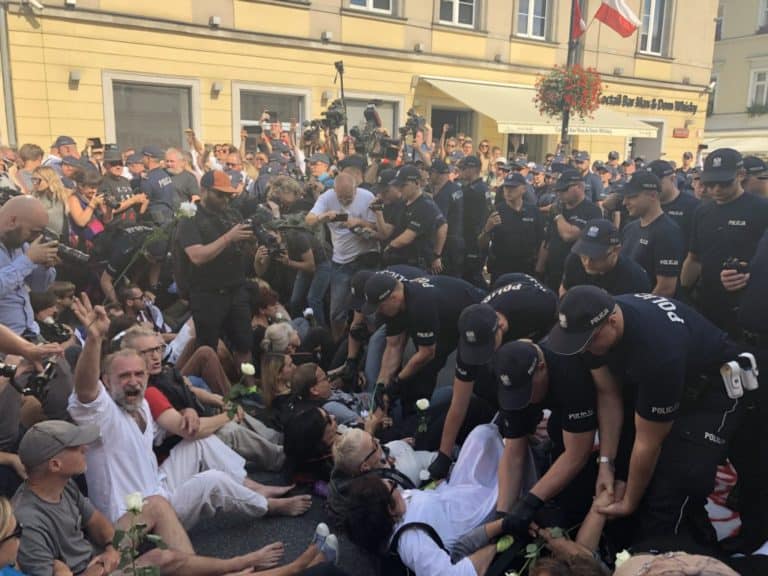 Sąd kpi z prawa i poczucia sprawiedliwości: blokowanie marszów narodowców nie jest społecznie szkodliwe