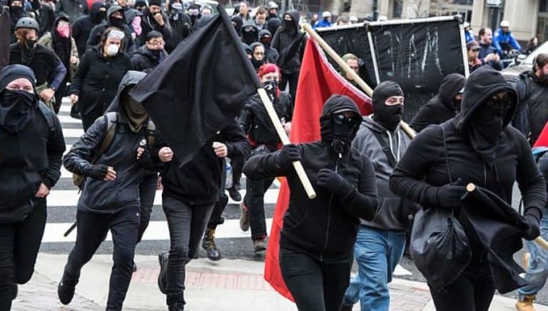 Nie tylko islamiści… We Francji Antifa zaatakowała szkołę