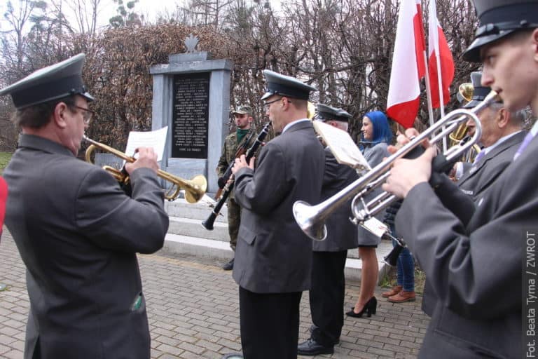 Uczczono pamięć zamordowanych przez Niemców pod Wałką w Cieszynie polskich patriotów