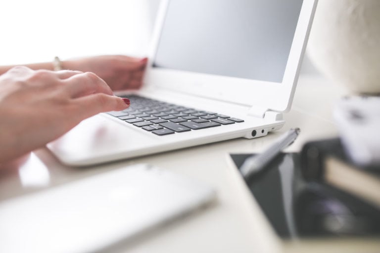 Za pośrednictwem Internetu chciały sprzedać dzieci, są już w rękach policji