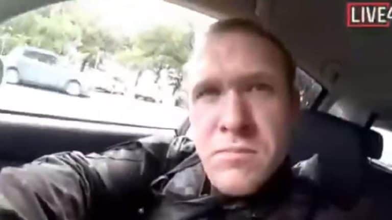 TVN podkreśla, że zamachowiec z Nowej Zelandii był blondynem o jasnej karnacji