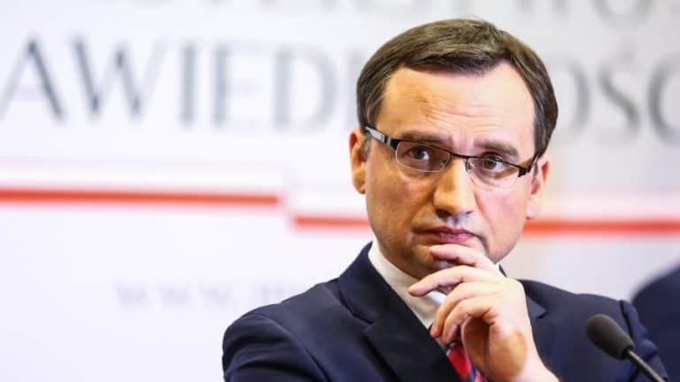 Tygodnik „Polityka” przeprowadził obrzydliwy atak na rodzinę Zbigniewa Ziobry
