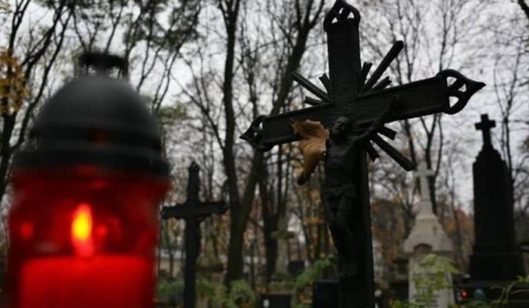 We włoskiej miejscowości na cmentarzach zakrywa się krzyże by… nie urazić muzułmanów