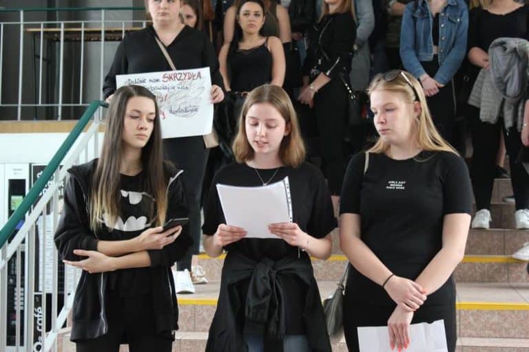 Maturzyści do strajkujących nauczycieli: Dajcie nam zdać maturę!!!