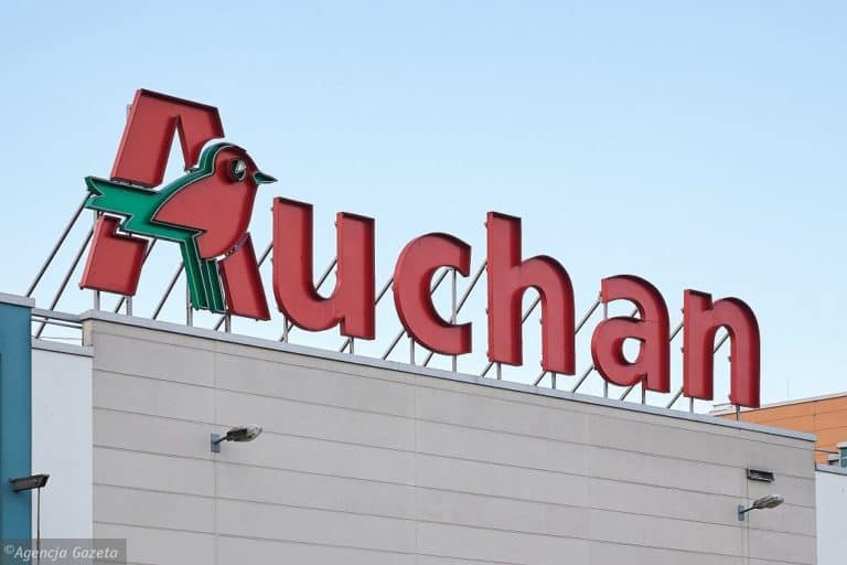 Dochodzenie w sprawie propagowania treści faszystowskich, chodzi o torby sprzedawane w sieci Auchan
