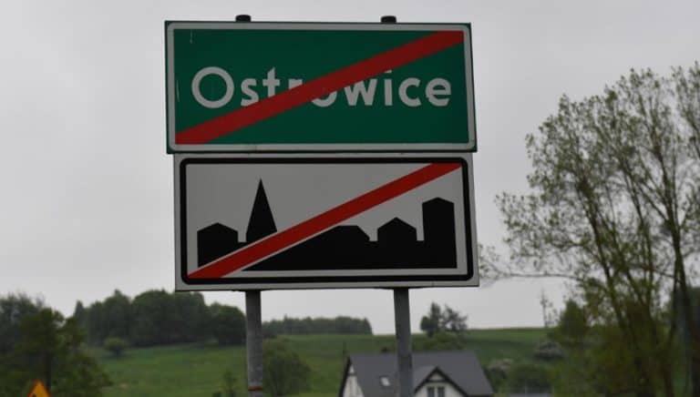 Parabanki domagają się ogromnych pieniędzy za długi zlikwidowanej gminy