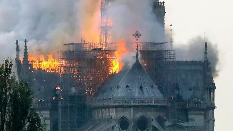 ISIS o pożarze katedry Notre Dame: „Czekajcie na następne”