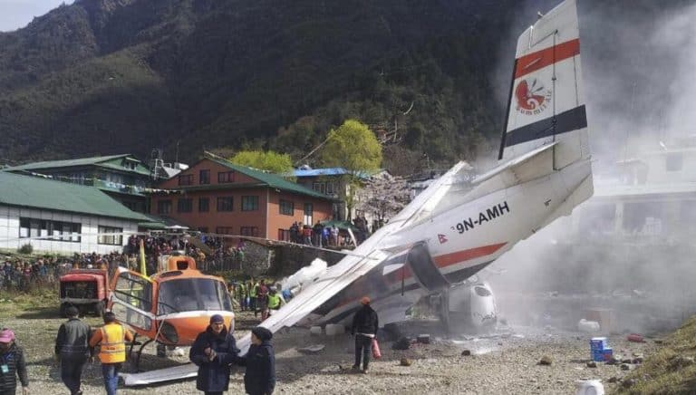 Samolot uderzył w śmigłowiec w rejonie Mount Everestu