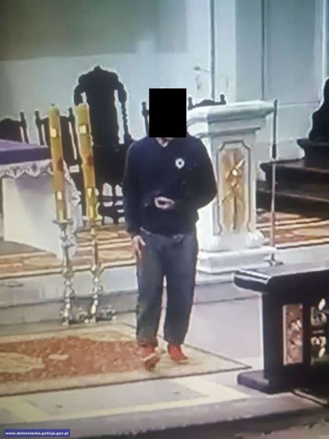 Policjanci zatrzymali sprawcę włamania do zabytkowej kościelnej skarbony