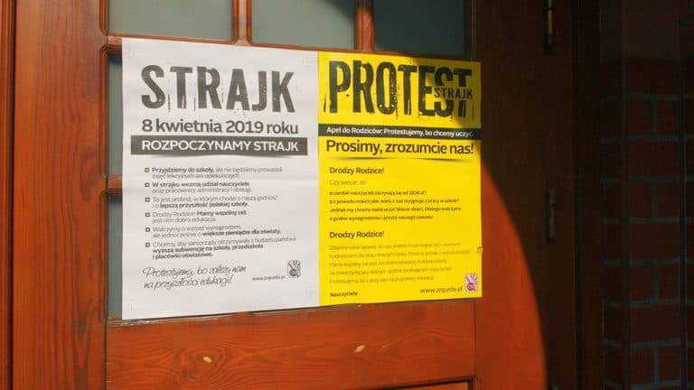 Polacy zdecydowanie za przerwaniem strajku nauczycieli na czas matur