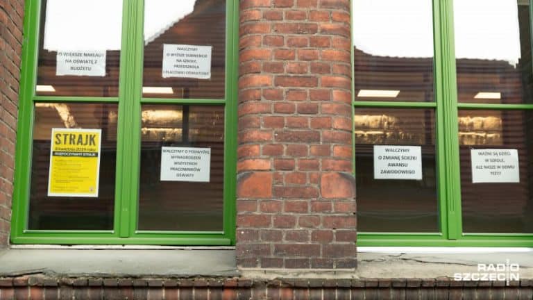 Nauczyciele ze Stargardu Szczecińskiego zawiesili protest, bo mają zaplanowaną wycieczkę