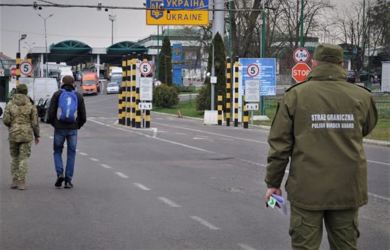 Ukrainiec dostał się do Polski przez zieloną granicę… tyłem